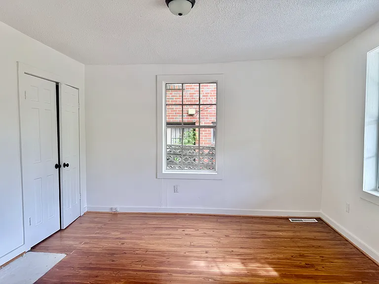 327 11th Ct W — Photo 5