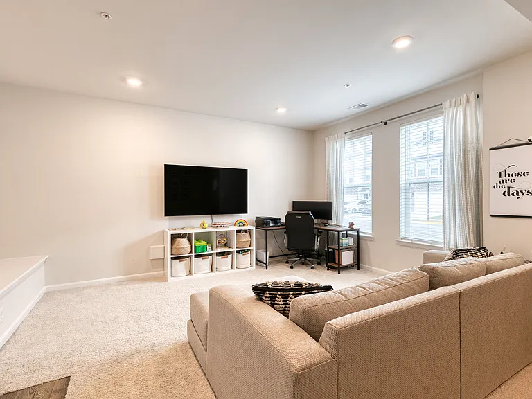 2050 Hinshaw Dr — Photo 5