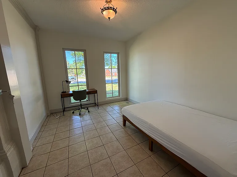 1002 S Glenwood Blvd — Photo 10
