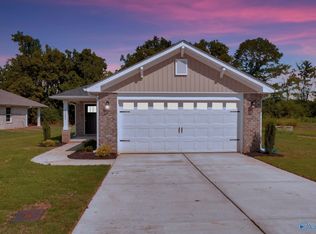 15480 Lapwing Cv, Athens, AL 35611