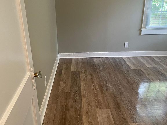 3rd image of 1501 Glyn Cir
