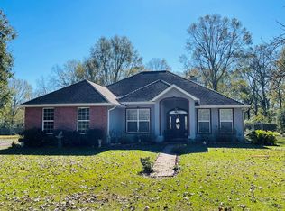4 Luther Walker Rd, Picayune, MS 39466