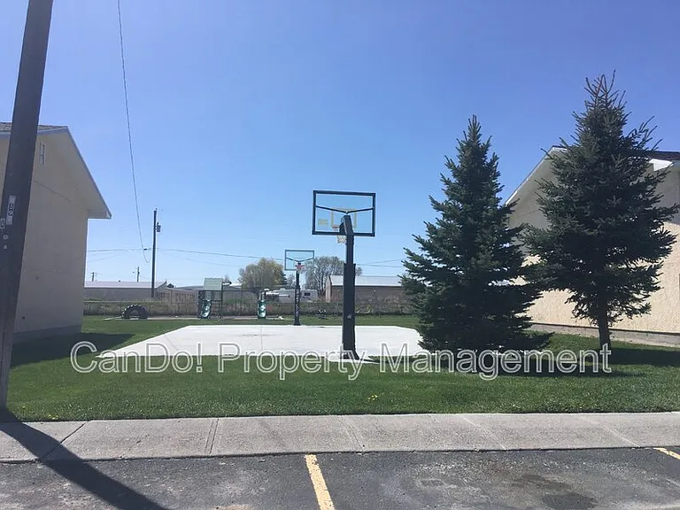 240 Carol Dr #3 — Photo 15