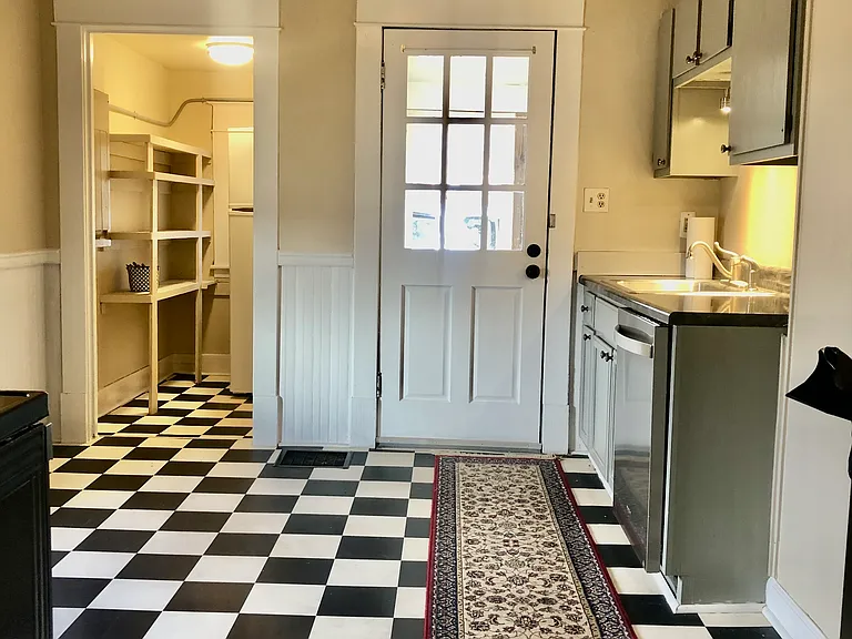 112 N Bruffey St — Photo 12