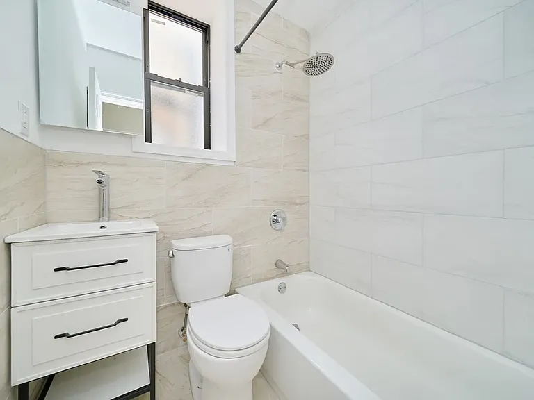 698 Hancock St #2R — Photo 10