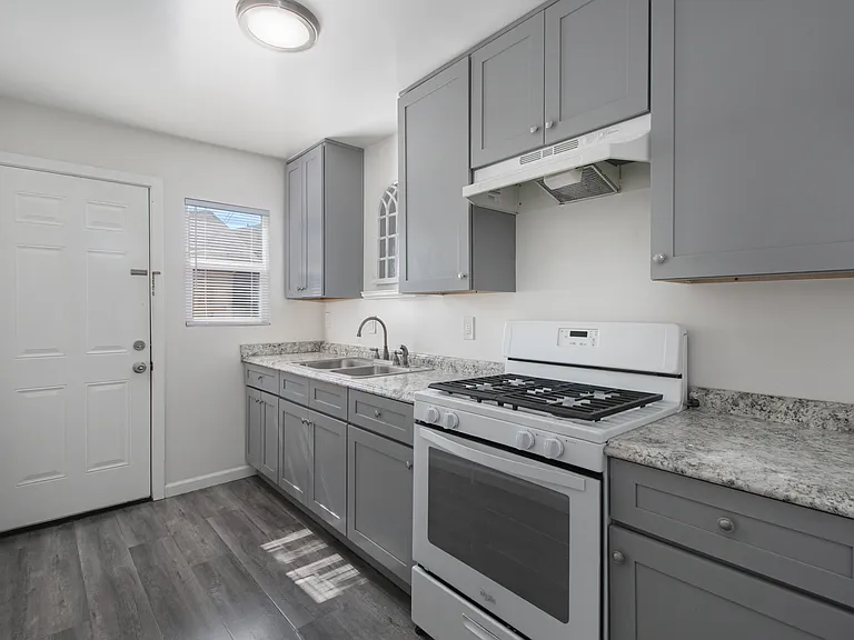 119 S Lotus Ave #119 — Photo 6