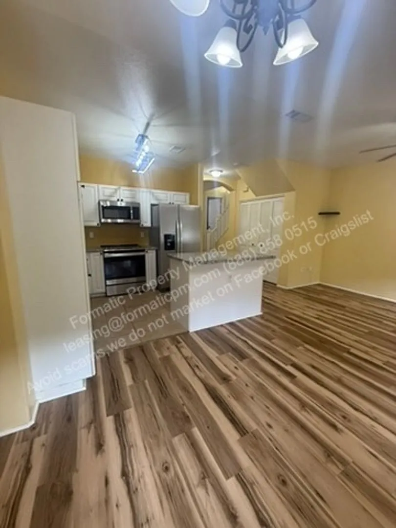 3 bed, 2.5 bath, 1008 sqft, $3,495 — Photo 3