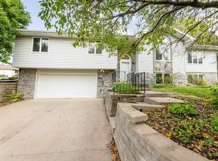 340 Pinewood Dr, Nebraska City, NE 68410