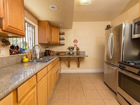 3rd image of 842 W 42nd Pl