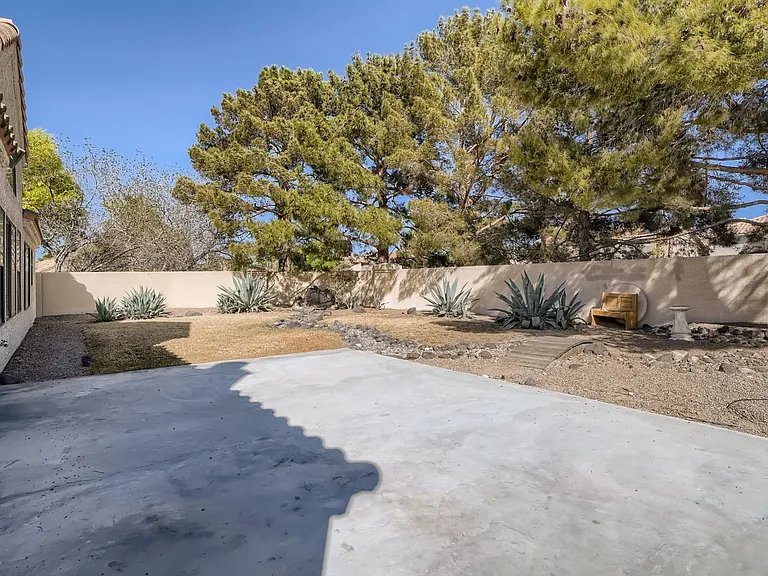 2224 Bear Valley St — Photo 11