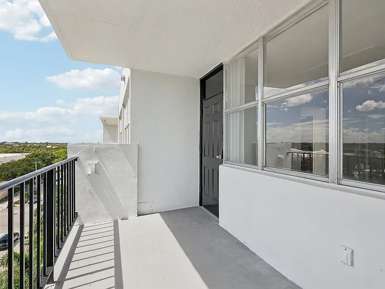 2 Bed 2 Bath Unit