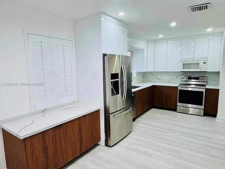 2271 SW 30th Ter — Photo 9