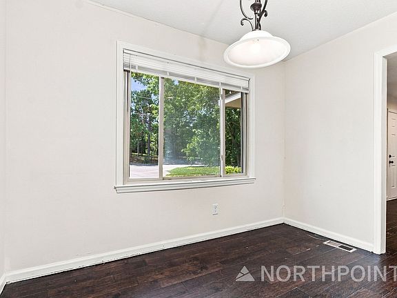 3rd image of 236 Pleasant View Dr