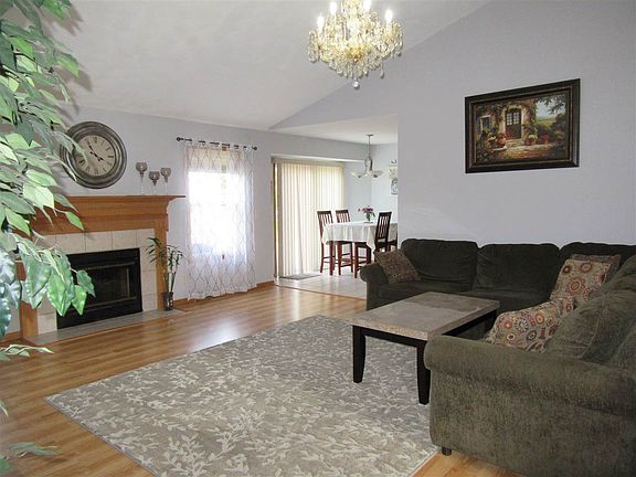 4th image of 2048 Valencia Dr