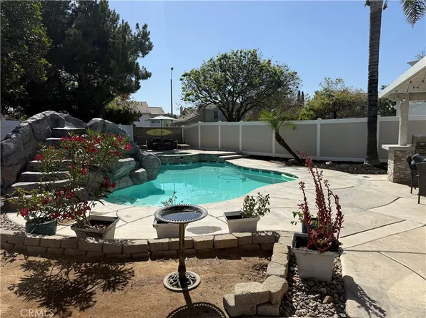855 Viewtop Cir, Corona, CA 92881