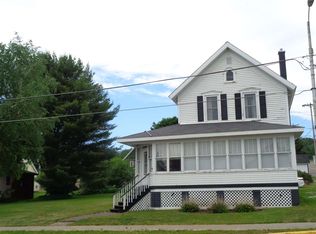 904 Calumet St, Lake Linden, MI 49945