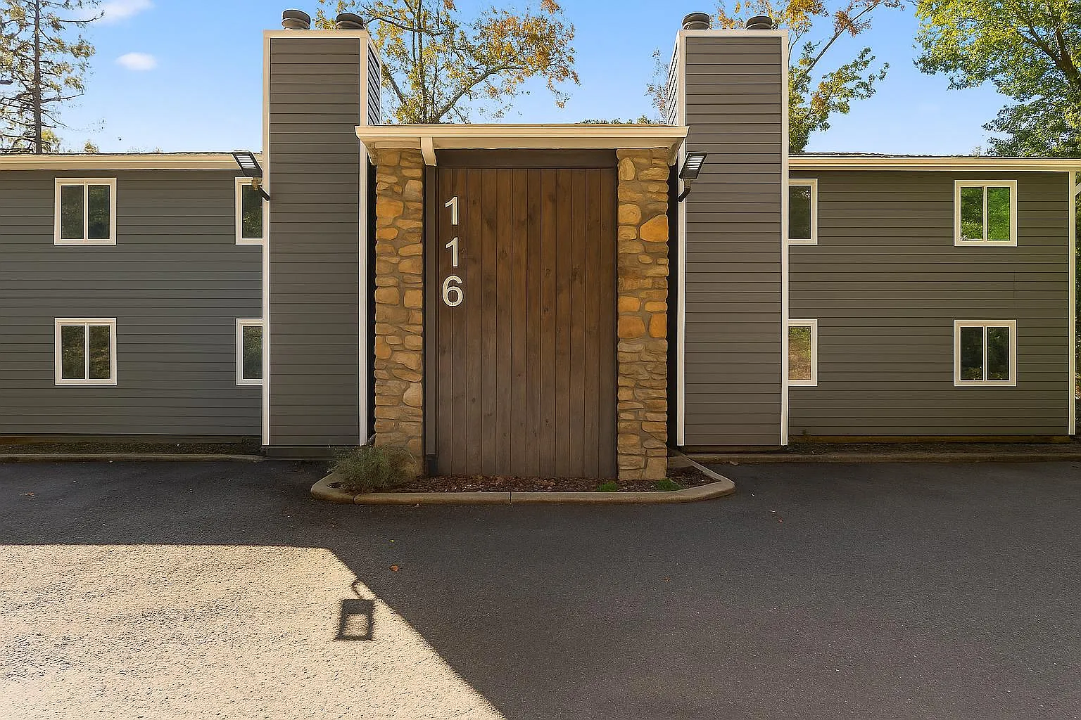 2 bed, 1.5 bath, 1000 sqft, $1,695 — Photo 2