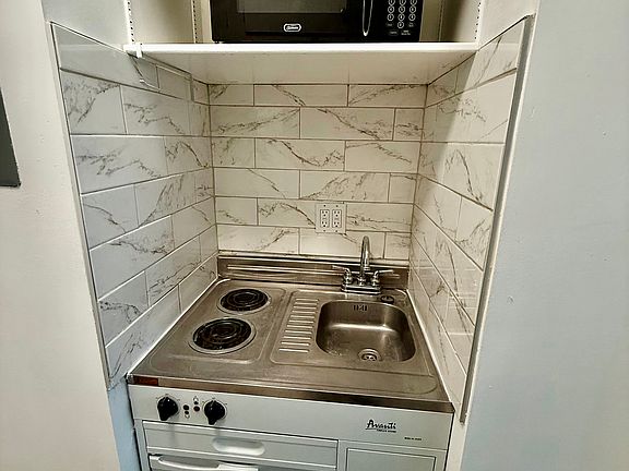 2nd image of 10617 Woodbine St #2