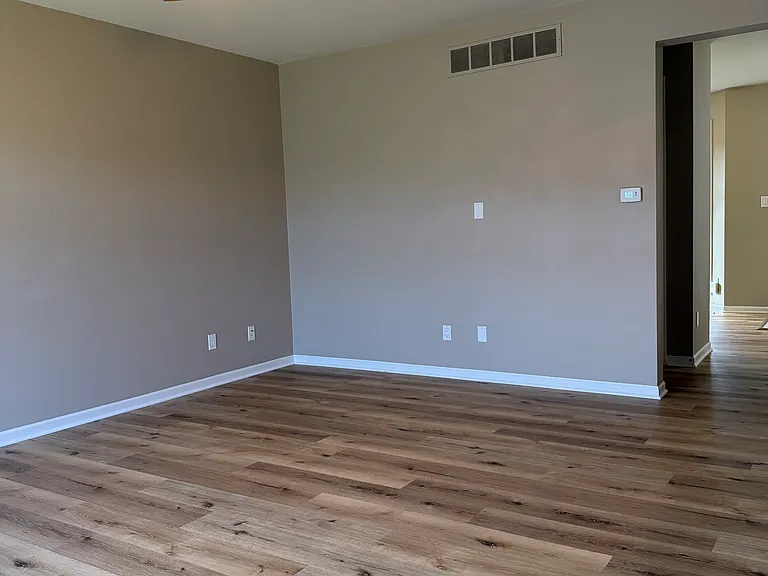 2717 Bristol Dr — Photo 7