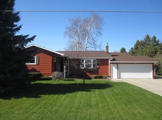 936 Pine Beach Rd, Marinette, WI 54143
