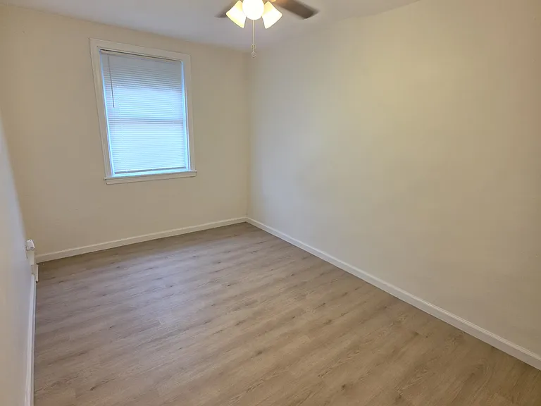 5449 Claridge St — Photo 16