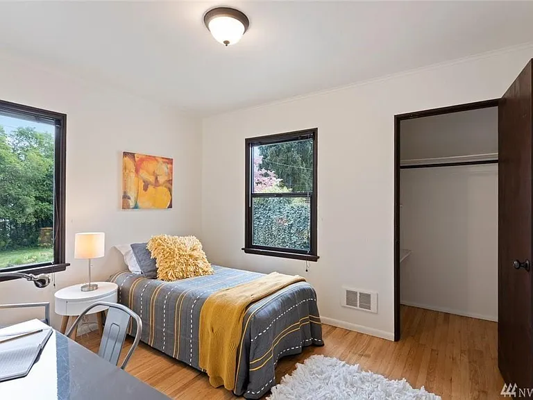8222 20th Ave NE — Photo 3