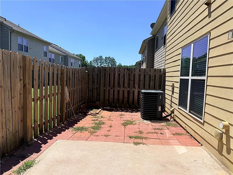 1033 Haley Woods Ln — Photo 28