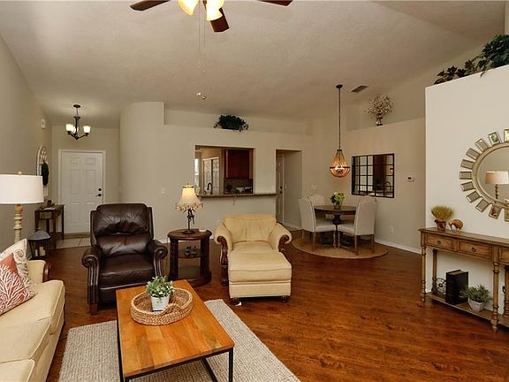4th image of 899 Crestridge Cir