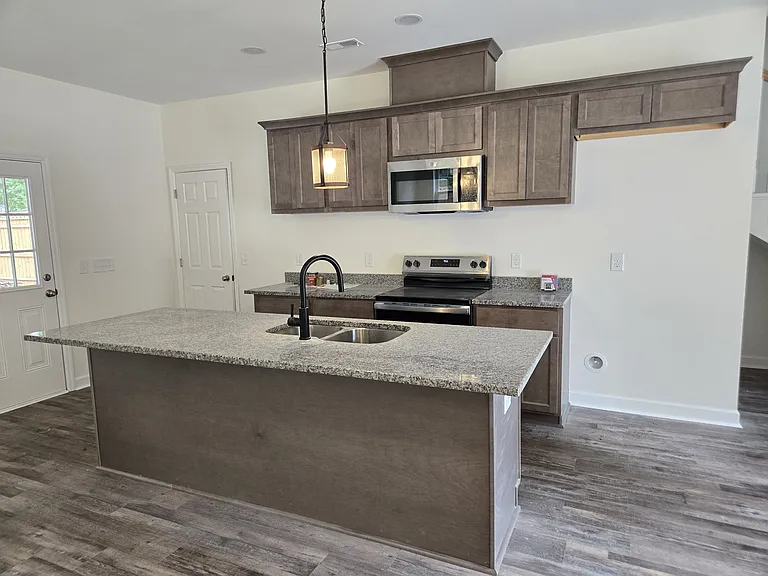 308 Pearson St N — Photo 3