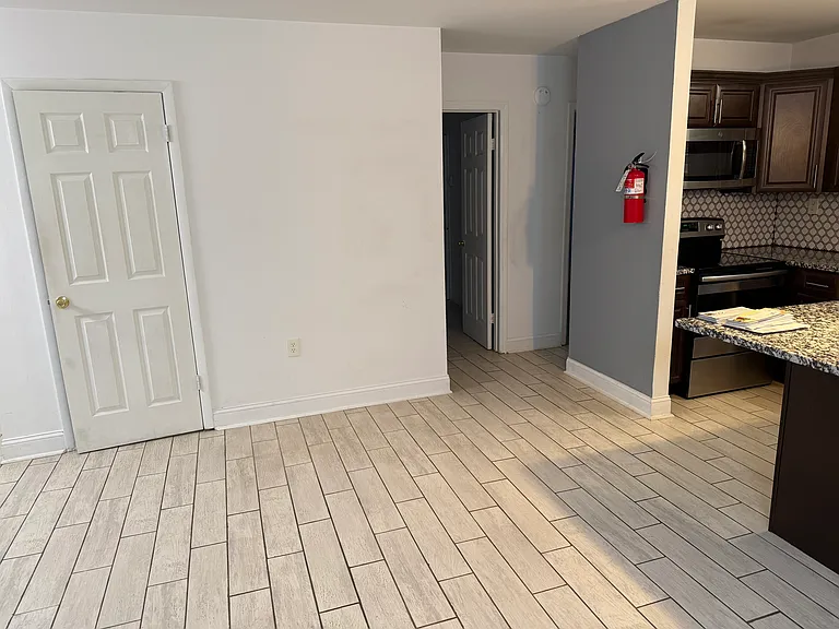 123 Stevens Ave #123E — Photo 4