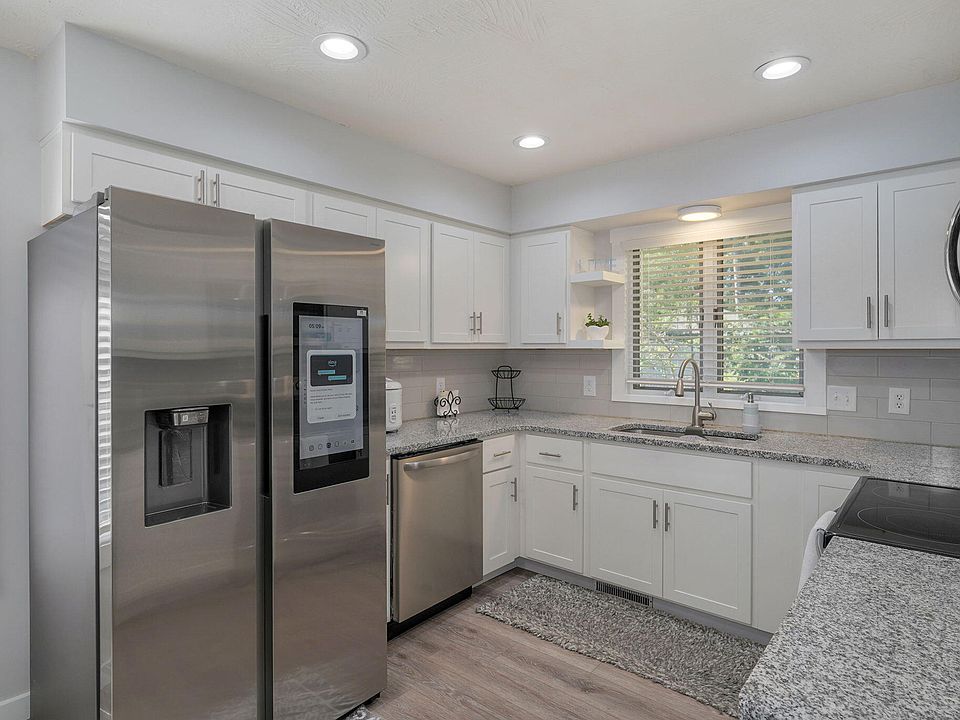 1st image of 1037 W Lindberg Street