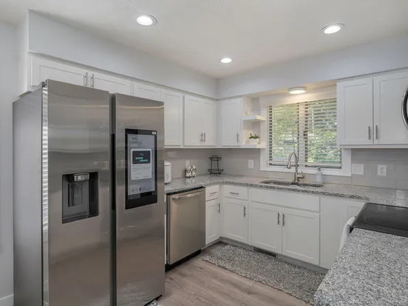 1037 W Lindberg Street, Springfield, MO 65807