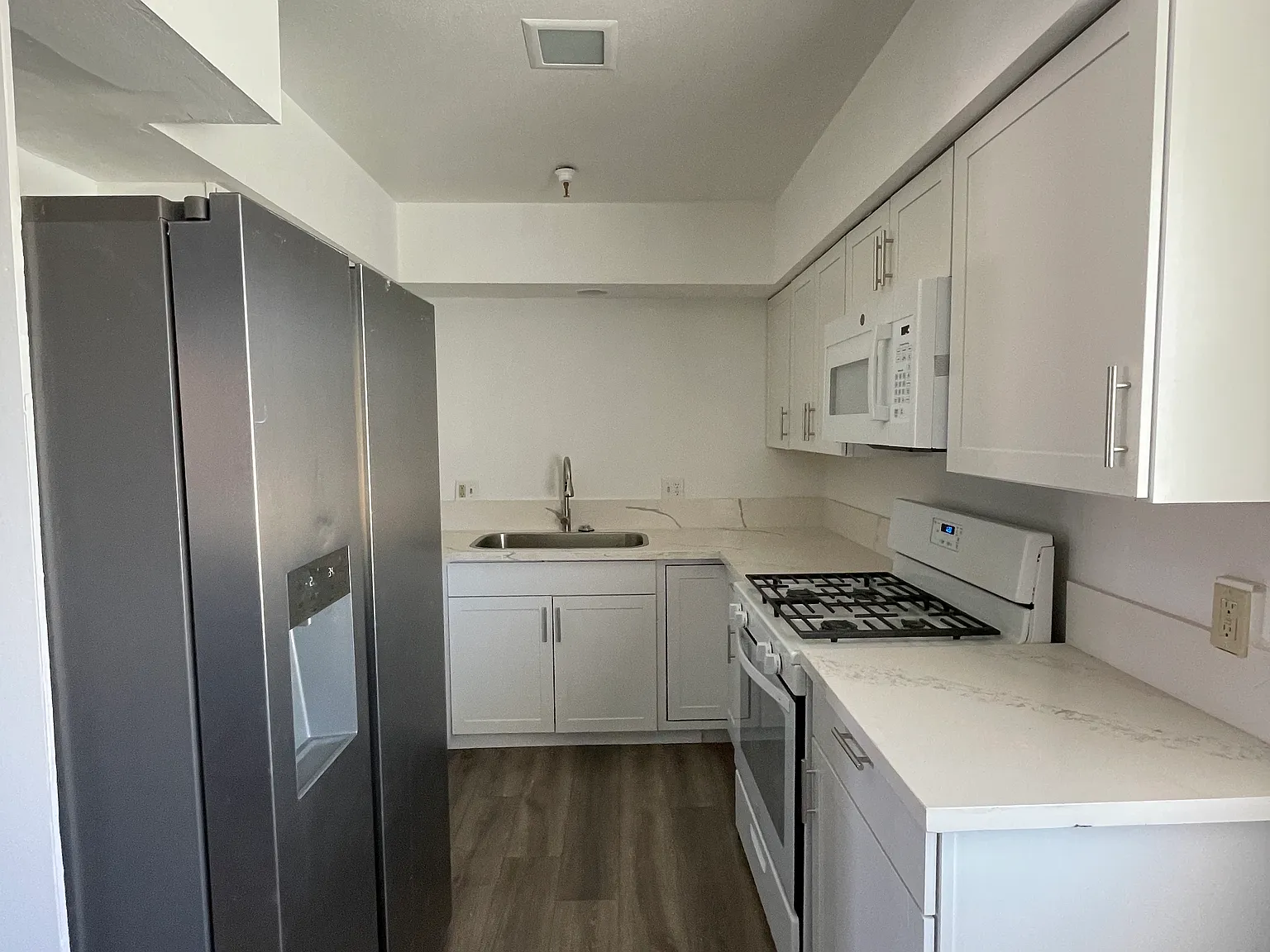 1 bed, 850 sqft, $1,100 — Photo 1