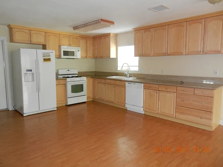2047 Drescher St — Photo 5