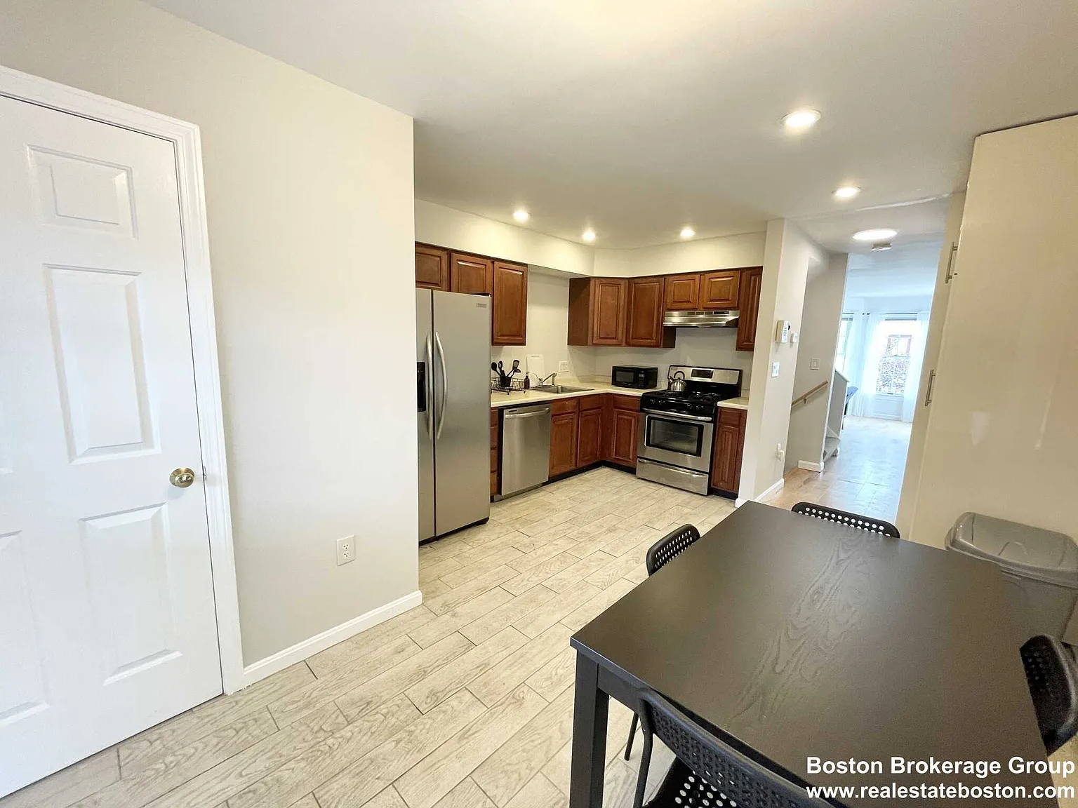 4 bed, 1.5 bath, $4,000 — Photo 2
