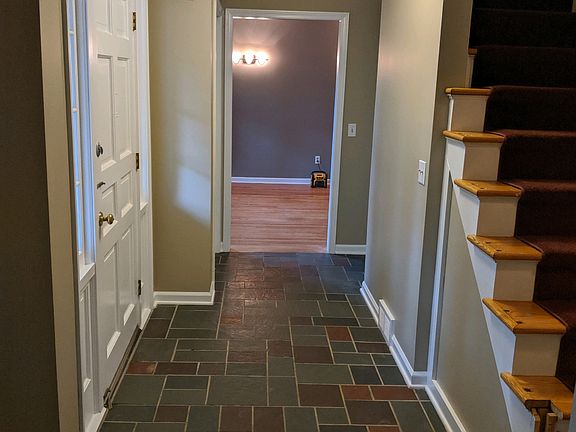 4th image of 2300 Hemlock Ln