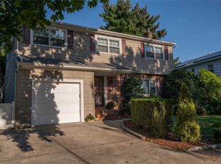 51 Clinton Rd #51, Garden City, NY 11530