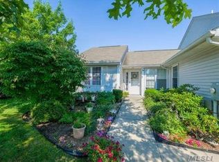 104 Peconic Ct, Melville, NY 11747