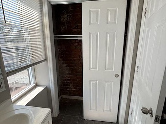 3rd image of 1854 Clarence St