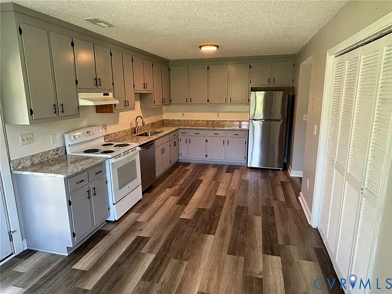 8630 Richmond Rd — Photo 5