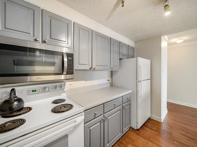 375 Ralph McGill Blvd NE #1402 — Photo 3
