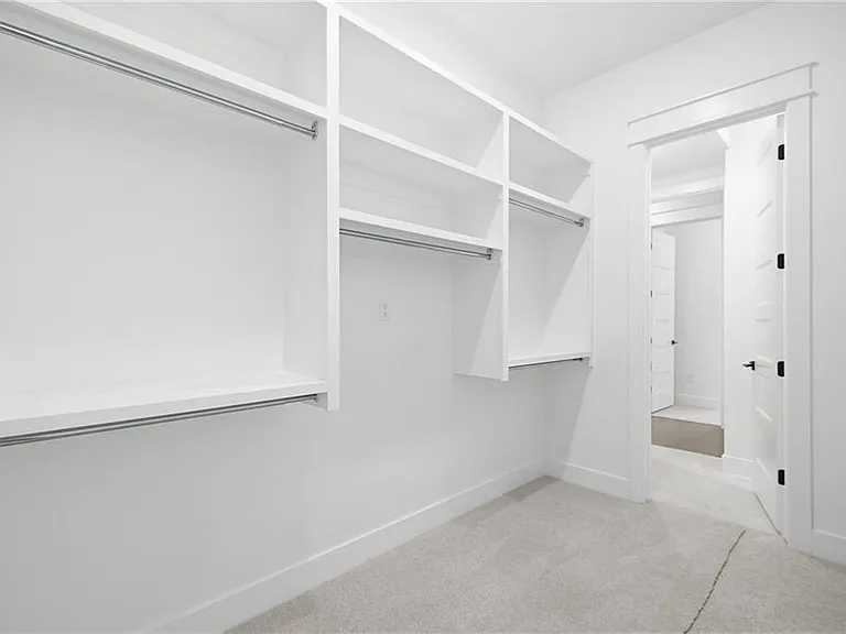 431 Hedge Dr — Photo 17