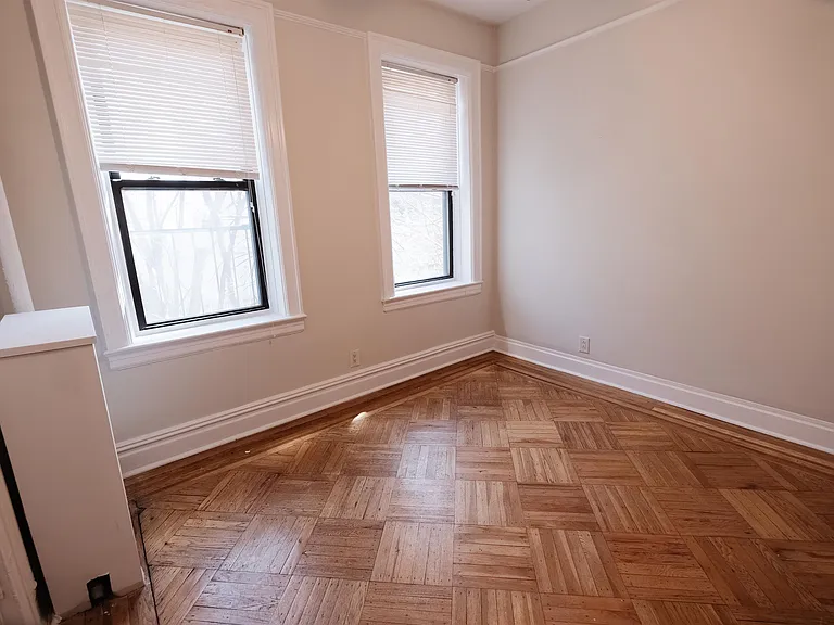 76 Romaine Ave #4 — Photo 11