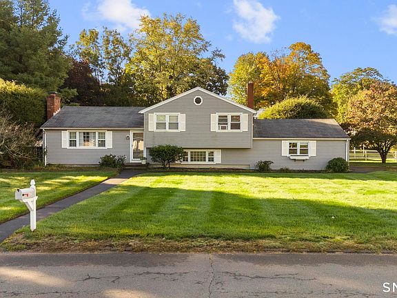 2nd image of 2 Surrey Drive