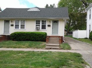 208 E 7th St #B, Mount Carmel, IL 62863