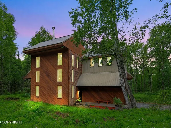 19042 Baidarka St, Chugiak, AK 99567