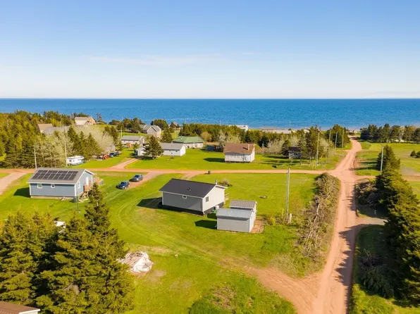 9 Beachview Cres, East Parish, PE C0A 2B0