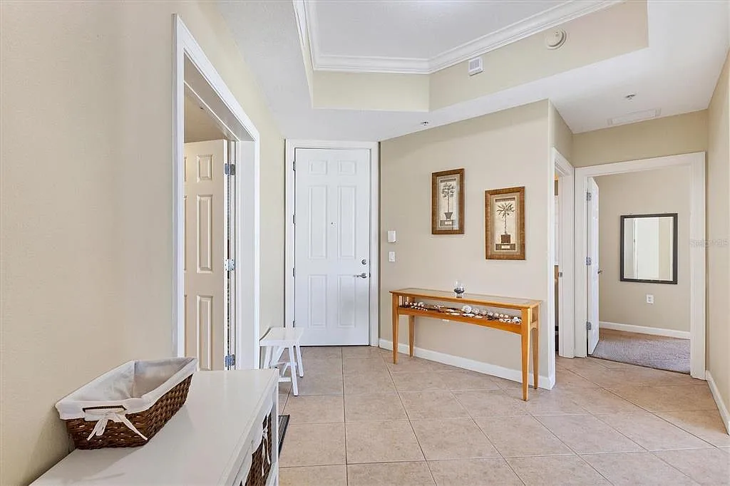 3 bed, 2.5 bath, 1999 sqft, $5,900 — Photo 4