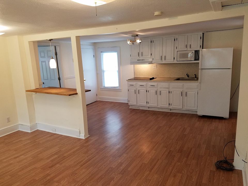 Eat-in Kitchen