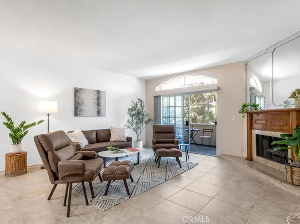 3284 Barham Blvd APT 201, Los Angeles, CA 90068